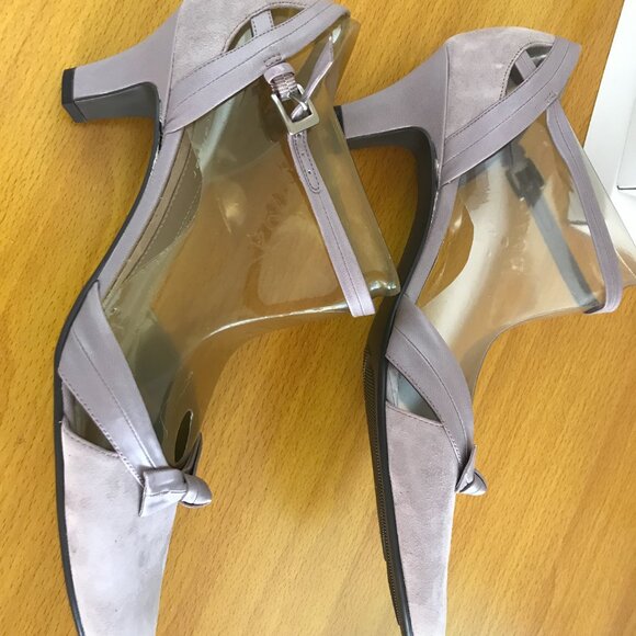 NIB Naturalizer Women’s Size 10 lilac Suede Arsey Ankle Strap Mid Heel Pumps - Picture 7 of 8